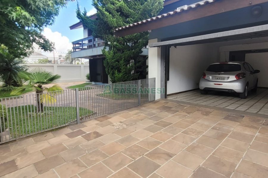 Casa com 672m², 4 dormitórios, 5 vagas, no bairro Bela Vista em Caxias do Sul para Comprar