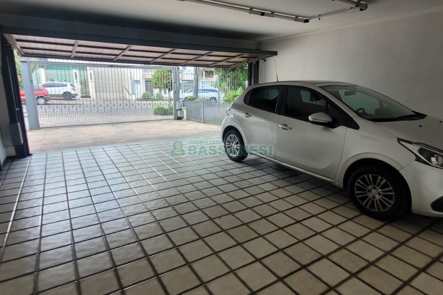 Casa com 672m², 4 dormitórios, 5 vagas, no bairro Bela Vista em Caxias do Sul para Comprar