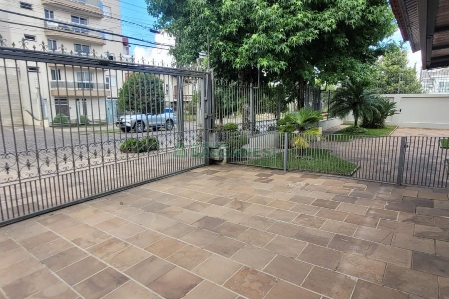 Casa com 672m², 4 dormitórios, 5 vagas, no bairro Bela Vista em Caxias do Sul para Comprar