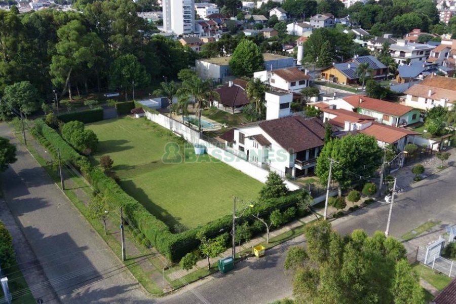 Casa com 672m², 4 dormitórios, 5 vagas, no bairro Bela Vista em Caxias do Sul para Comprar
