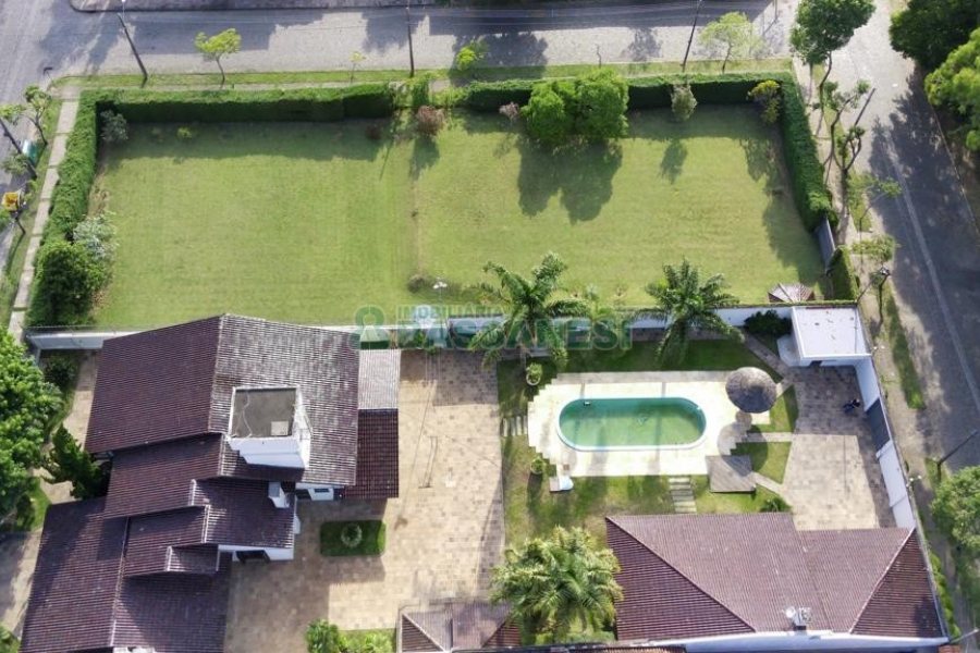 Casa com 672m², 4 dormitórios, 5 vagas, no bairro Bela Vista em Caxias do Sul para Comprar