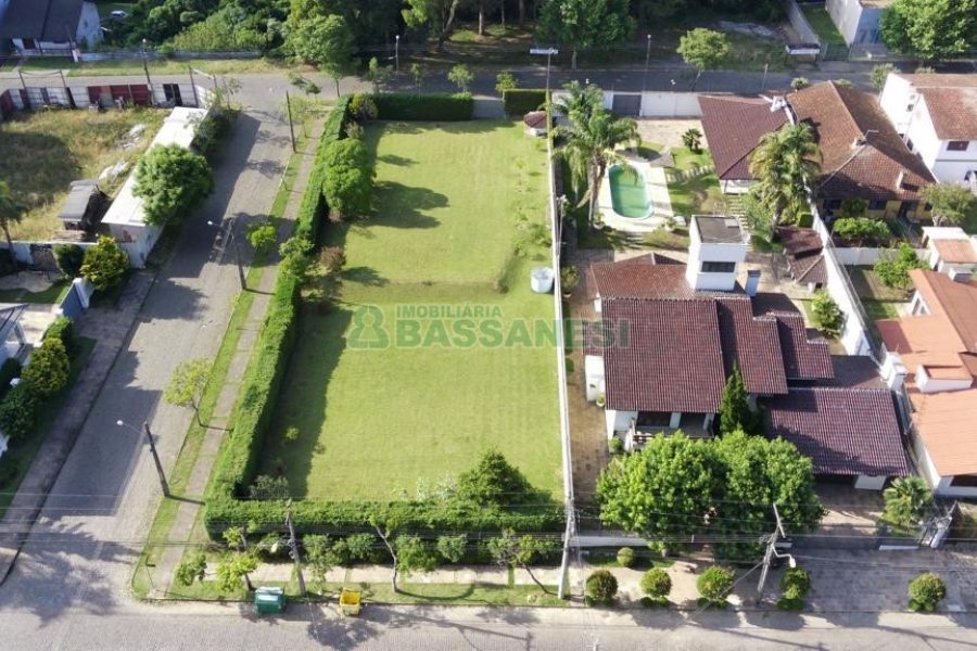 Casa com 672m², 4 dormitórios, 5 vagas, no bairro Bela Vista em Caxias do Sul para Comprar