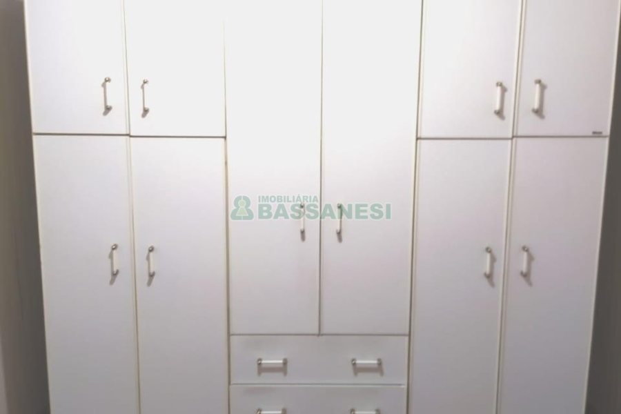 Casa com 90m², 2 dormitórios, 2 vagas, no bairro Planalto em Caxias do Sul para Comprar