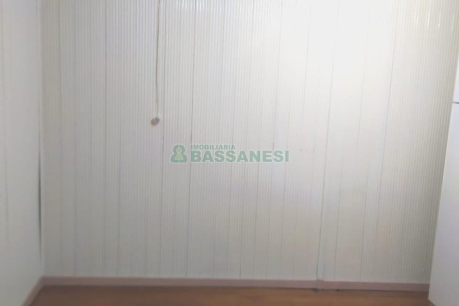 Casa com 90m², 2 dormitórios, 2 vagas, no bairro Planalto em Caxias do Sul para Comprar