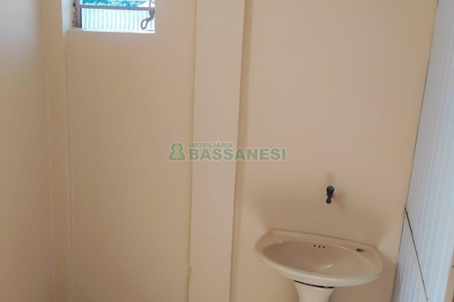 Casa com 90m², 2 dormitórios, 2 vagas, no bairro Planalto em Caxias do Sul para Comprar