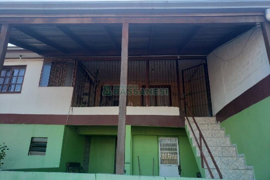 Casa com 252m², 5 dormitórios, no bairro Planalto em Caxias do Sul para Comprar