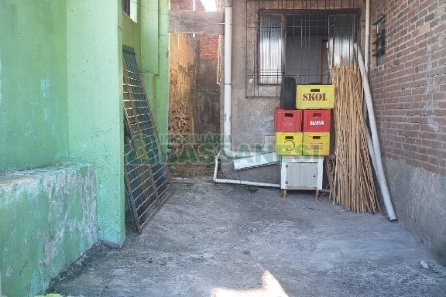 Casa com 252m², 5 dormitórios, no bairro Planalto em Caxias do Sul para Comprar