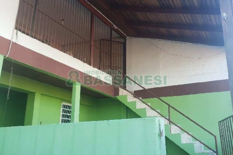 Casa com 252m², 5 dormitórios, no bairro Planalto em Caxias do Sul para Comprar