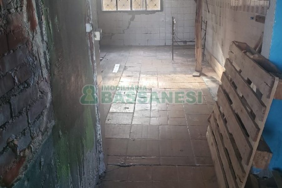 Casa com 252m², 5 dormitórios, no bairro Planalto em Caxias do Sul para Comprar