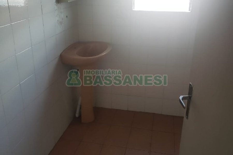 Casa com 252m², 5 dormitórios, no bairro Planalto em Caxias do Sul para Comprar