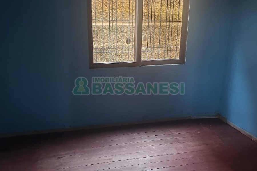 Casa com 252m², 5 dormitórios, no bairro Planalto em Caxias do Sul para Comprar