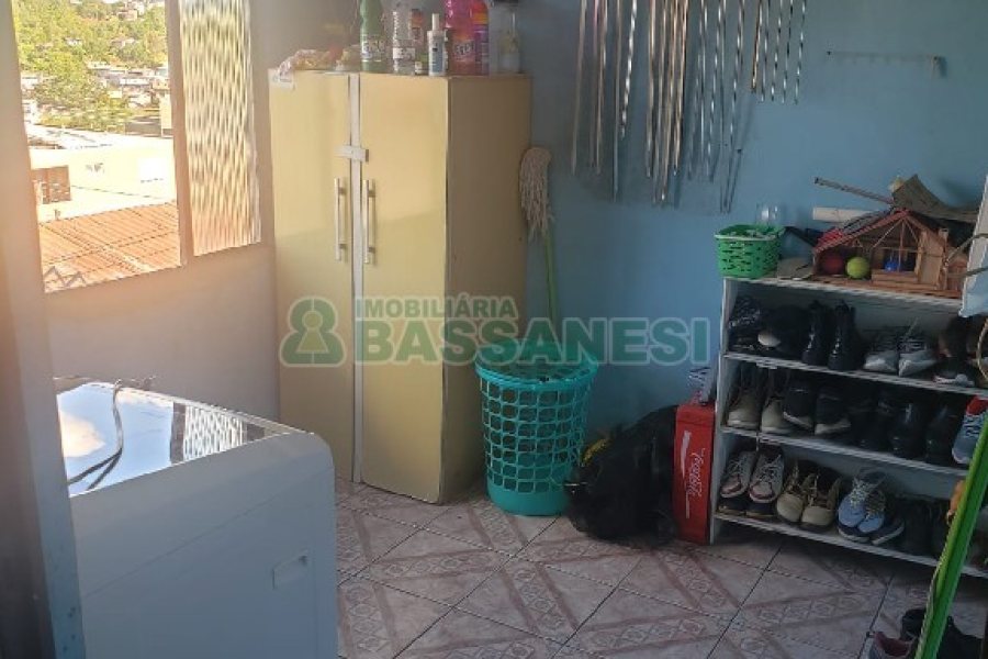 Casa com 252m², 5 dormitórios, no bairro Planalto em Caxias do Sul para Comprar