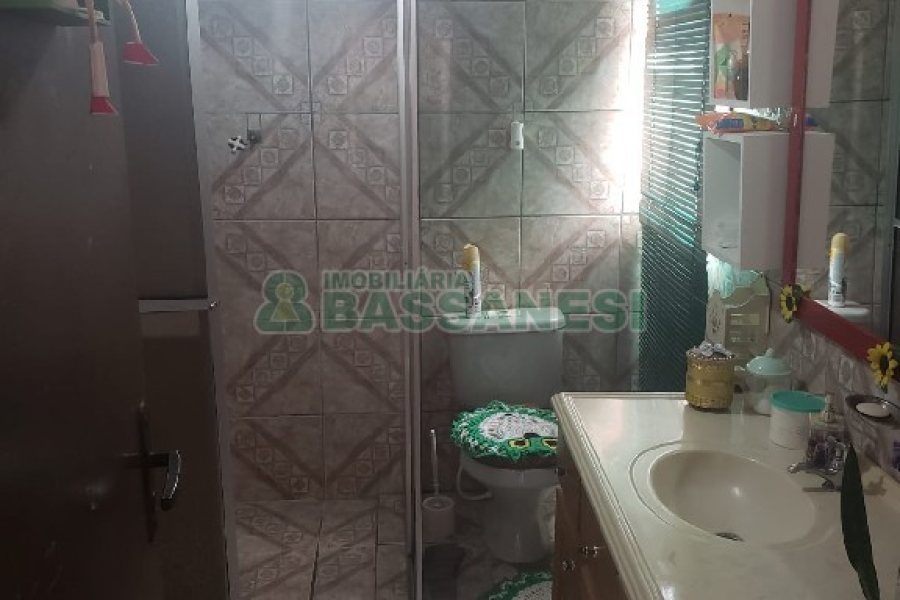 Casa com 252m², 5 dormitórios, no bairro Planalto em Caxias do Sul para Comprar