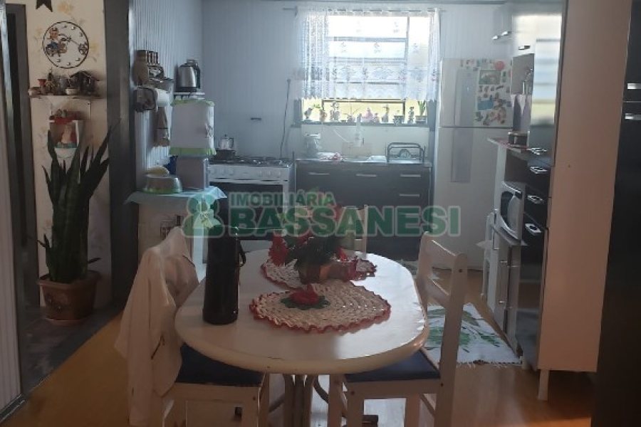 Casa com 252m², 5 dormitórios, no bairro Planalto em Caxias do Sul para Comprar