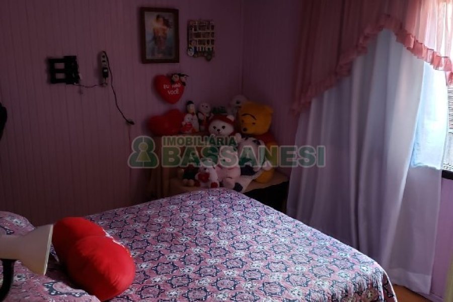 Casa com 252m², 5 dormitórios, no bairro Planalto em Caxias do Sul para Comprar