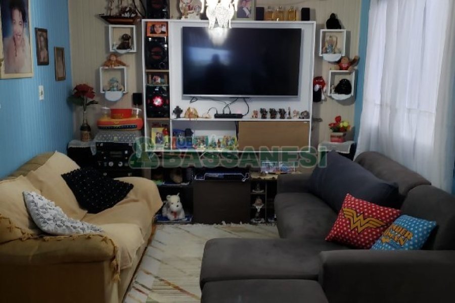 Casa com 252m², 5 dormitórios, no bairro Planalto em Caxias do Sul para Comprar