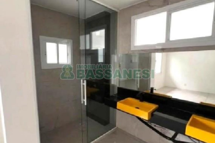 Casa com 215m², 3 dormitórios, 2 vagas, no bairro Bela Vista em Caxias do Sul para Alugar