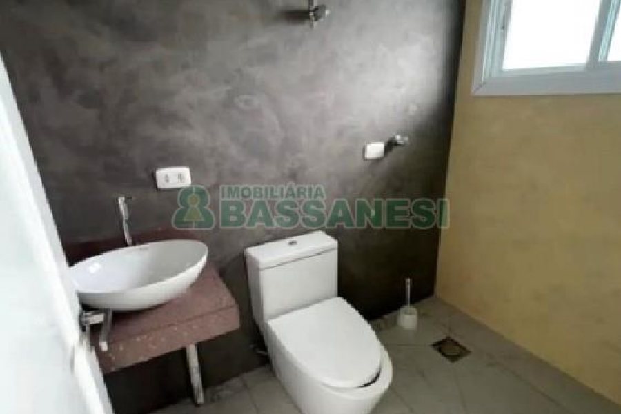 Casa com 215m², 3 dormitórios, 2 vagas, no bairro Bela Vista em Caxias do Sul para Alugar