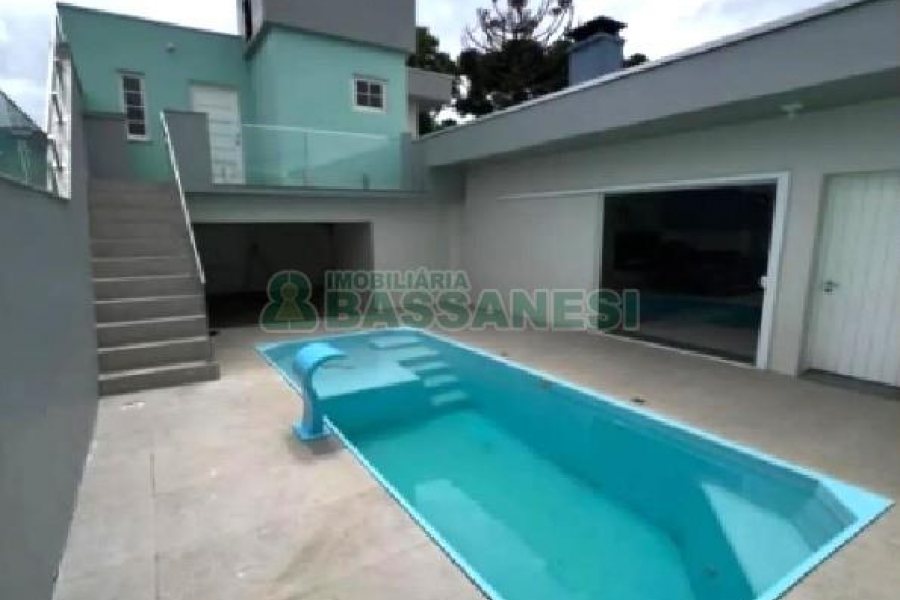 Casa com 215m², 3 dormitórios, 2 vagas, no bairro Bela Vista em Caxias do Sul para Alugar