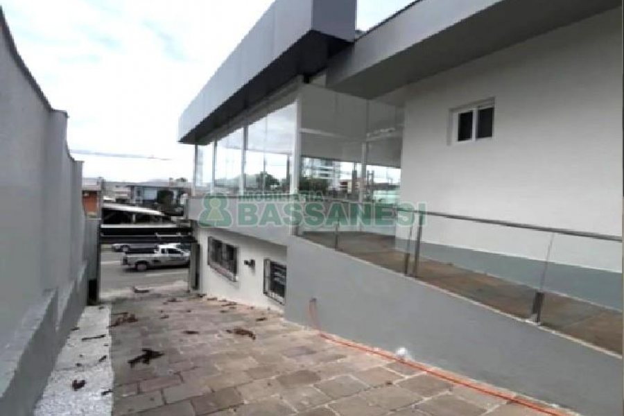 Casa com 215m², 3 dormitórios, 2 vagas, no bairro Bela Vista em Caxias do Sul para Alugar