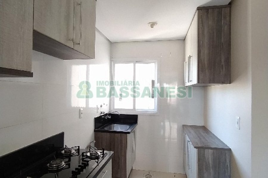 Apto Mobiliado com 59m², 2 dormitórios, 1 vaga, no bairro Panazzolo em Caxias do Sul para Comprar