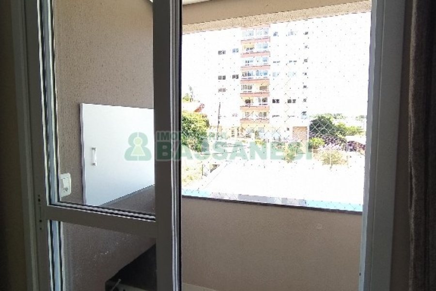 Apto Mobiliado com 59m², 2 dormitórios, 1 vaga, no bairro Panazzolo em Caxias do Sul para Comprar