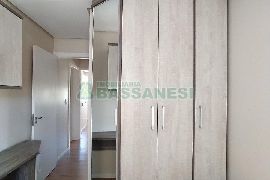 Apto Mobiliado com 59m², 2 dormitórios, 1 vaga, no bairro Panazzolo em Caxias do Sul para Comprar