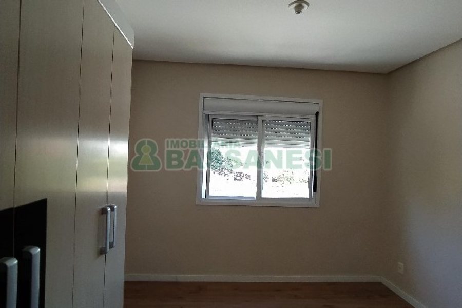 Apto Mobiliado com 59m², 2 dormitórios, 1 vaga, no bairro Panazzolo em Caxias do Sul para Comprar