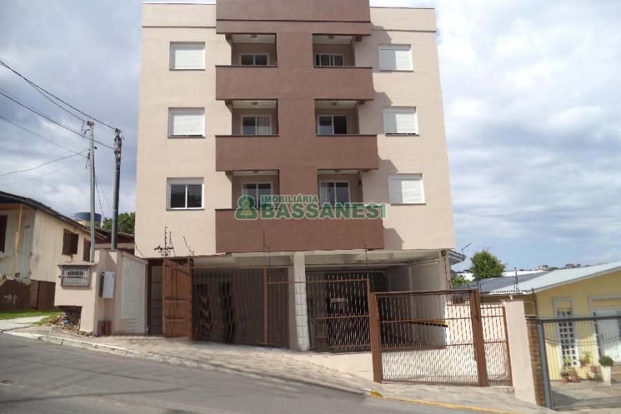 Apto Mobiliado com 59m², 2 dormitórios, 1 vaga, no bairro Panazzolo em Caxias do Sul para Comprar