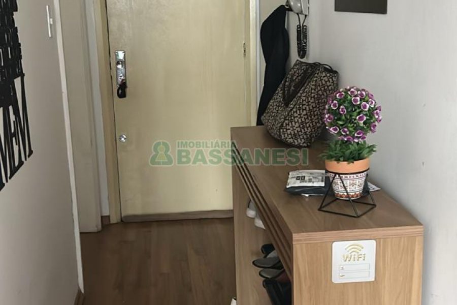 Apto Mobiliado com 68m², 2 dormitórios, 1 vaga, no bairro Centro em Caxias do Sul para Alugar ou Comprar