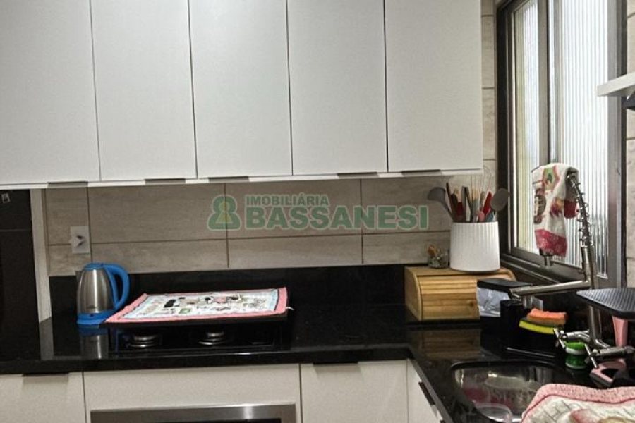 Apto Mobiliado com 68m², 2 dormitórios, 1 vaga, no bairro Centro em Caxias do Sul para Alugar ou Comprar