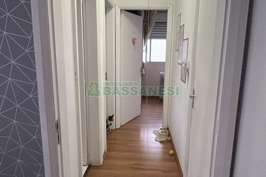 Apto Mobiliado com 68m², 2 dormitórios, 1 vaga, no bairro Centro em Caxias do Sul para Alugar ou Comprar