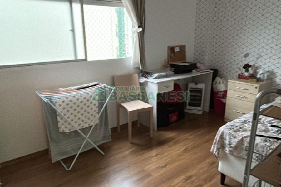 Apto Mobiliado com 68m², 2 dormitórios, 1 vaga, no bairro Centro em Caxias do Sul para Alugar ou Comprar