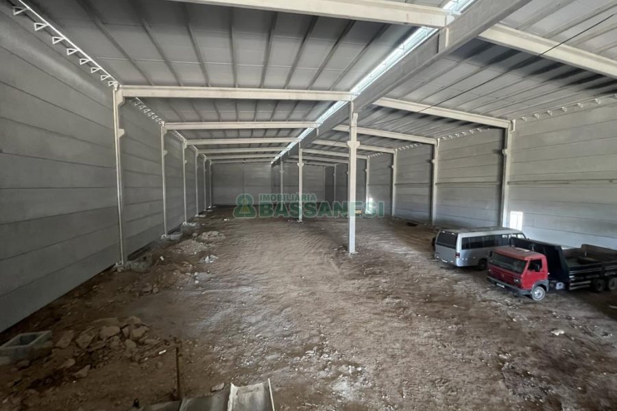Pavilhão com 3682m², no bairro Cidade Nova em Caxias do Sul para Alugar