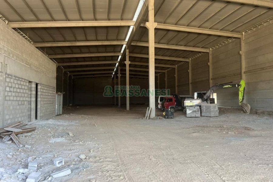 Pavilhão com 3682m², no bairro Cidade Nova em Caxias do Sul para Alugar