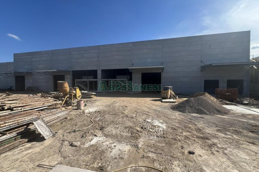 Pavilhão com 3682m², no bairro Cidade Nova em Caxias do Sul para Alugar