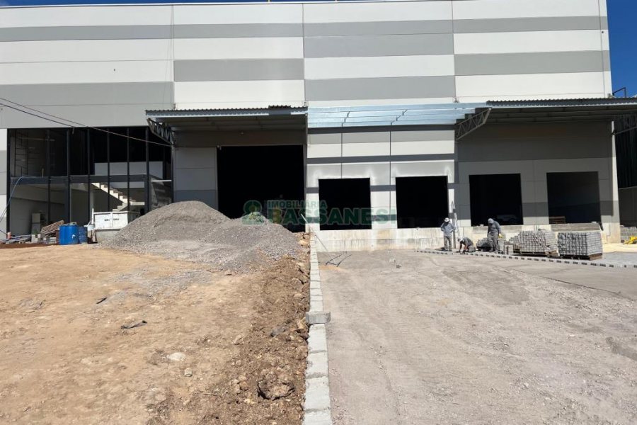 Pavilhão com 3682m², no bairro Cidade Nova em Caxias do Sul para Alugar