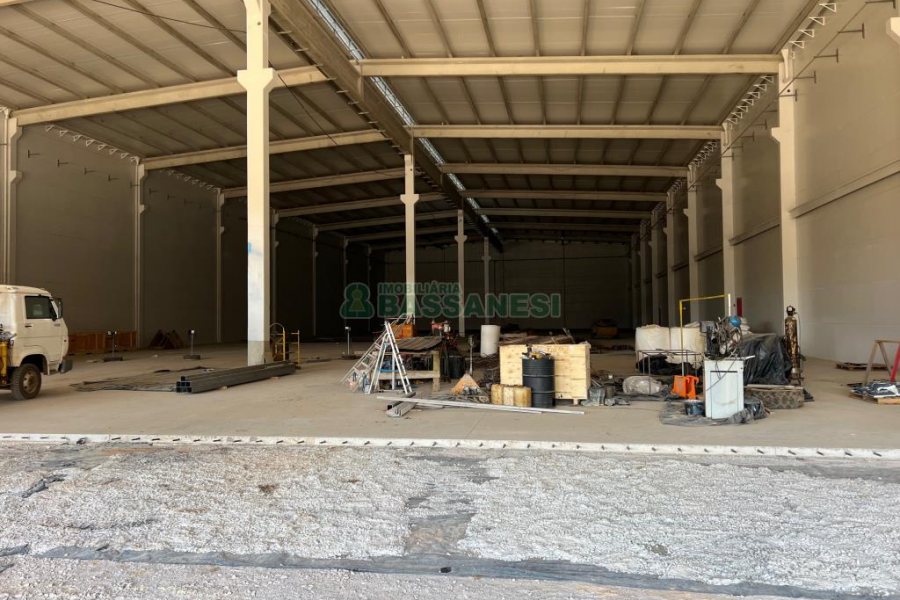 Pavilhão com 3682m², no bairro Cidade Nova em Caxias do Sul para Alugar