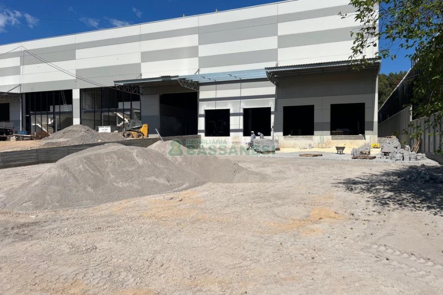 Pavilhão com 3682m², no bairro Cidade Nova em Caxias do Sul para Alugar