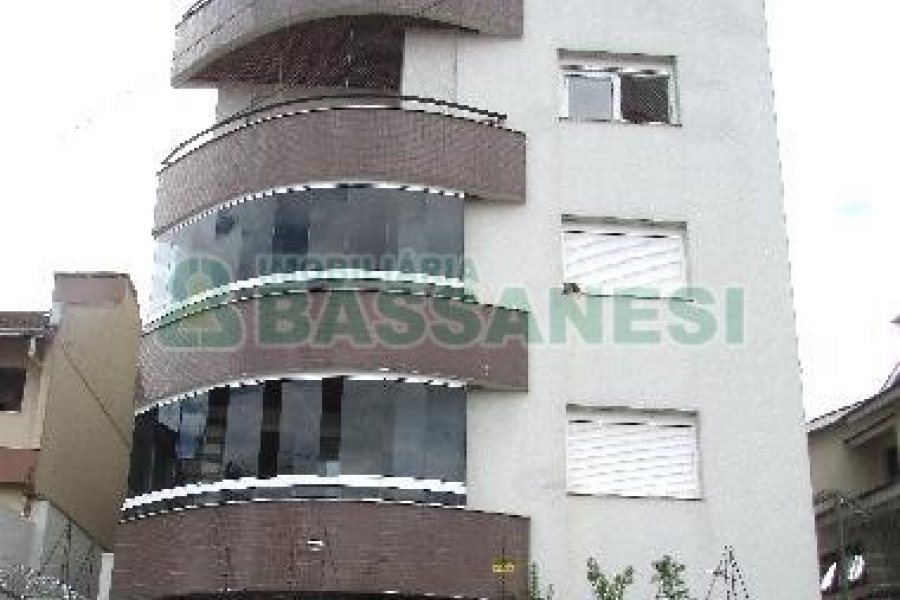 Apto Mobiliado com 93m², 2 dormitórios, 2 vagas, no bairro Cinqüentenário em Caxias do Sul para Alugar