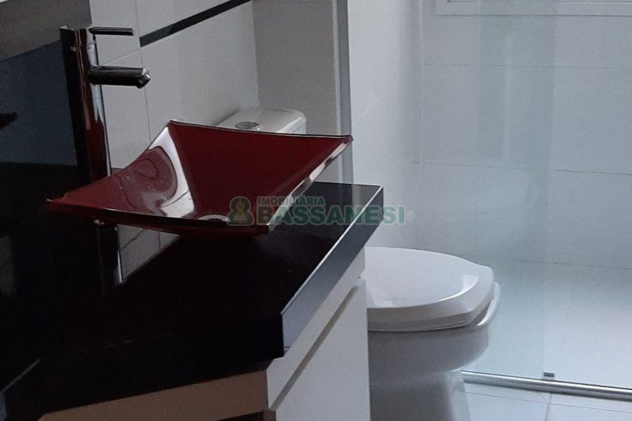 Apto Mobiliado com 93m², 2 dormitórios, 2 vagas, no bairro Cinqüentenário em Caxias do Sul para Alugar