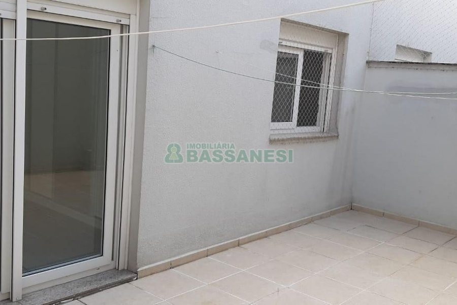 Apto Mobiliado com 93m², 2 dormitórios, 2 vagas, no bairro Cinqüentenário em Caxias do Sul para Alugar