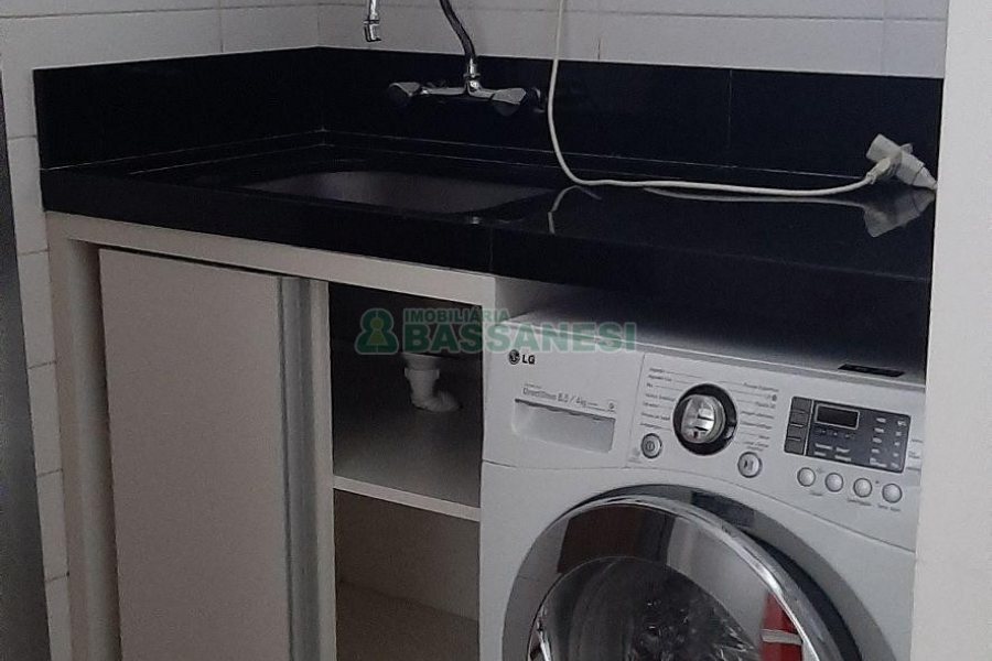 Apto Mobiliado com 93m², 2 dormitórios, 2 vagas, no bairro Cinqüentenário em Caxias do Sul para Alugar