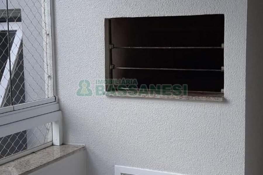 Apto Mobiliado com 93m², 2 dormitórios, 2 vagas, no bairro Cinqüentenário em Caxias do Sul para Alugar