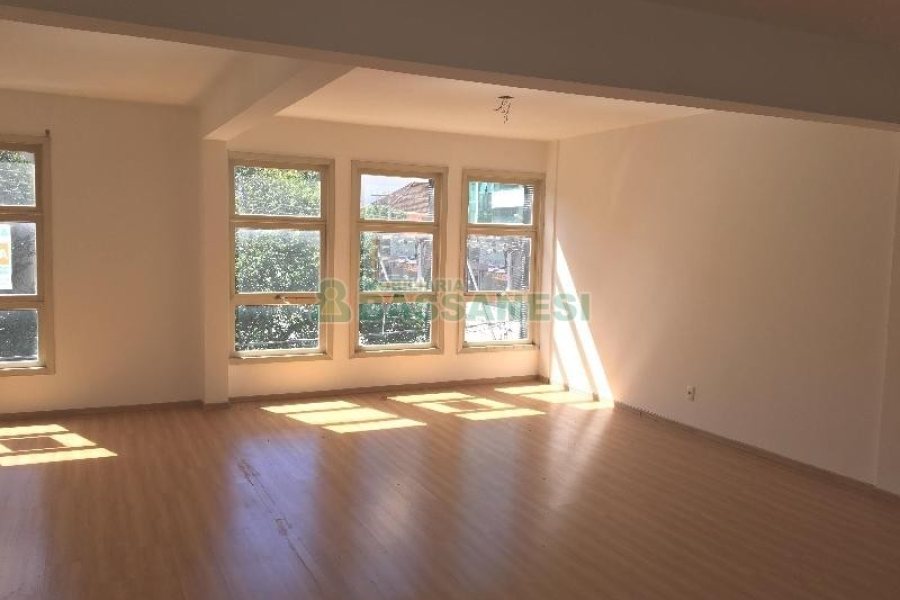 Sala com 60m², no bairro Centro em Caxias do Sul para Alugar
