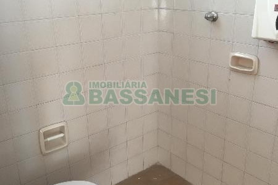 Sala com 60m², no bairro Centro em Caxias do Sul para Alugar