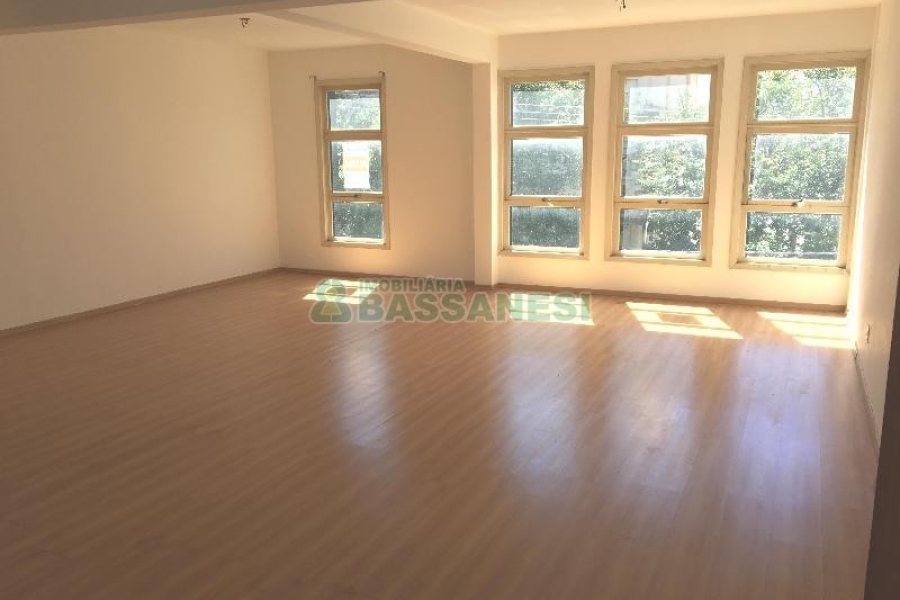 Sala com 60m², no bairro Centro em Caxias do Sul para Alugar