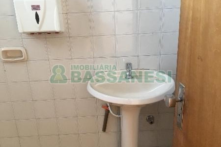 Sala com 60m², no bairro Centro em Caxias do Sul para Alugar