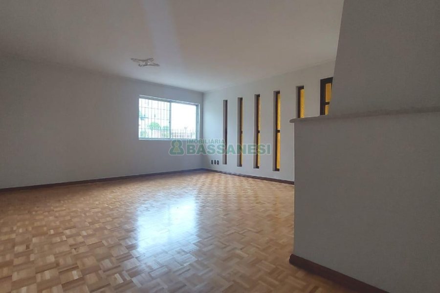 Casa com 283m², 5 dormitórios, 3 vagas, no bairro Jardim América em Caxias do Sul para Alugar ou Comprar