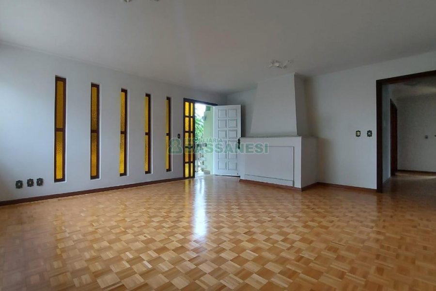 Casa com 283m², 5 dormitórios, 3 vagas, no bairro Jardim América em Caxias do Sul para Alugar ou Comprar